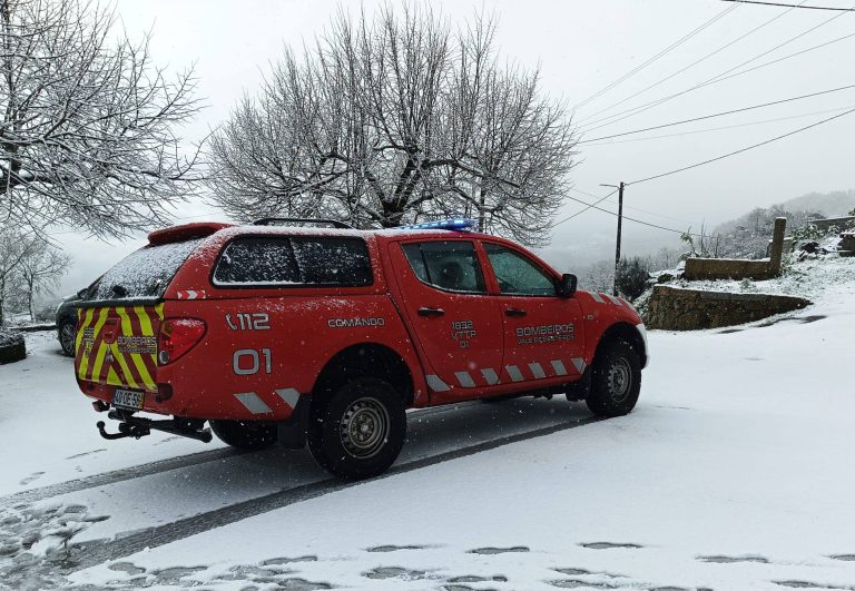Neve-regressa-a-Serra-do-Caramulo-e-mobiliza-Bombeiros-de-Vale-de-Besteiros.jpg