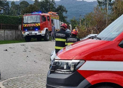 Despiste em Guardão provoca três feridos e mobiliza meios de socorro no Caramulo