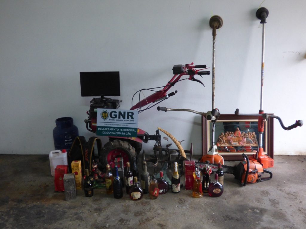 GNR detém casal por furtos em residências na região